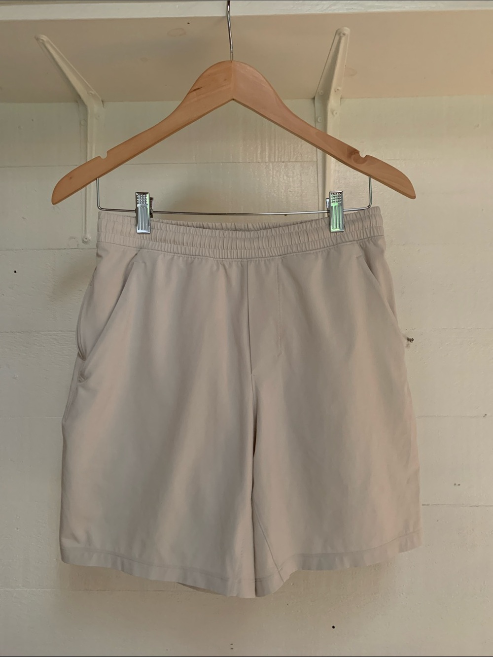 lululemon athletica Men's Light Cream Elastic-Waist Athletic Shorts